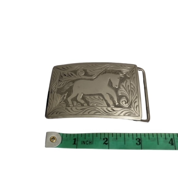 Vintage Silver Tone Unmarked 3" x 2" Engraved Horse Western Belt Buckle - Picture 6 of 6
